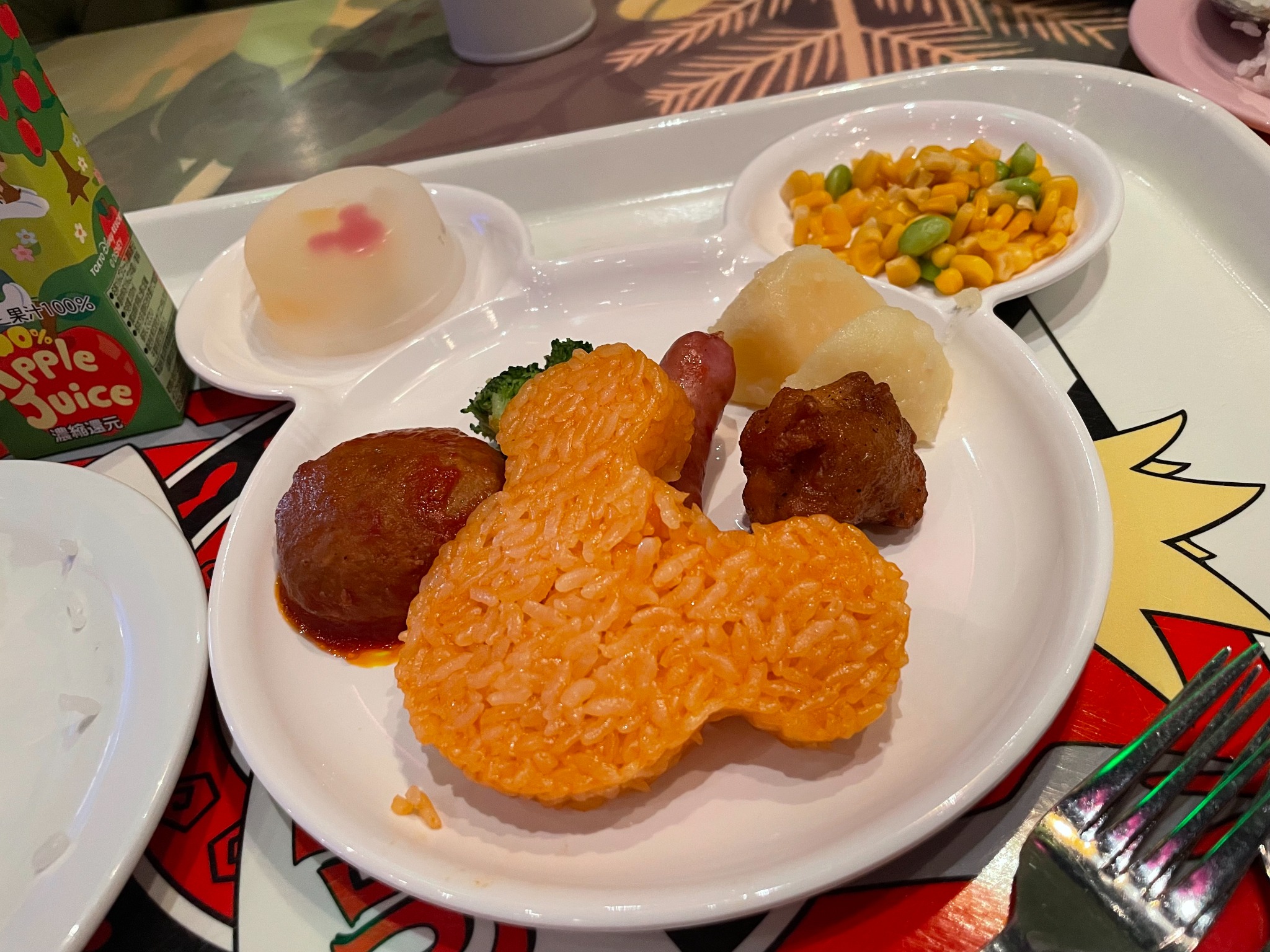 ハンバーグや唐揚げが入った低アレルゲンお子様セット